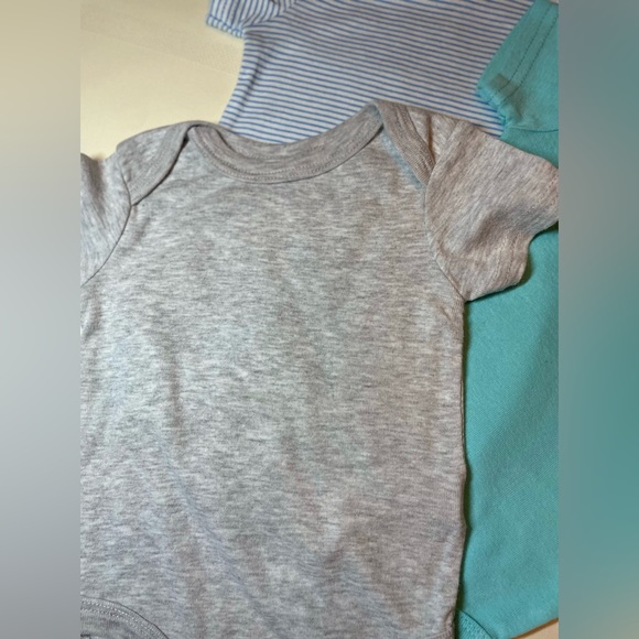 Baby Boy 6-9 months Onesies - Picture 10 of 11